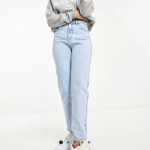 Pull & bear jeans  - Helt nya, aldrig använda från pull & bear i storlek 38. Lite för små för mig så däröfr säljer jag. 