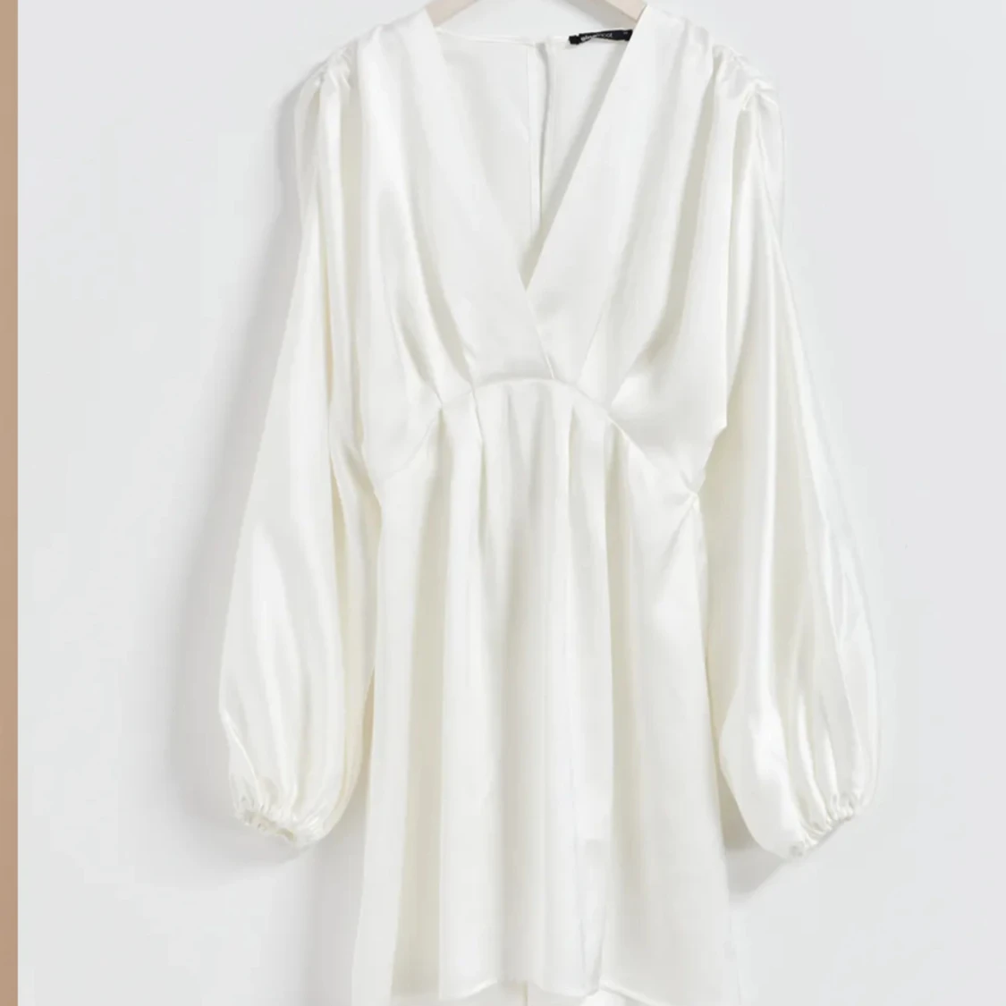 Vit satinklänning - 91