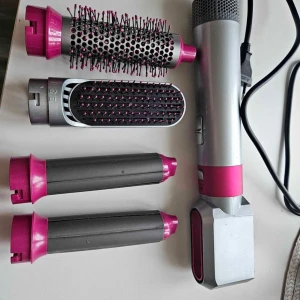 Värmeborste/dyson dupe - Jag säljer nu denna nya hot air styler. Testad en gång. Bara att skriva för fler frågor eller bilder💞Pris kan diskuteras 💞Jag kan stå för frakten.