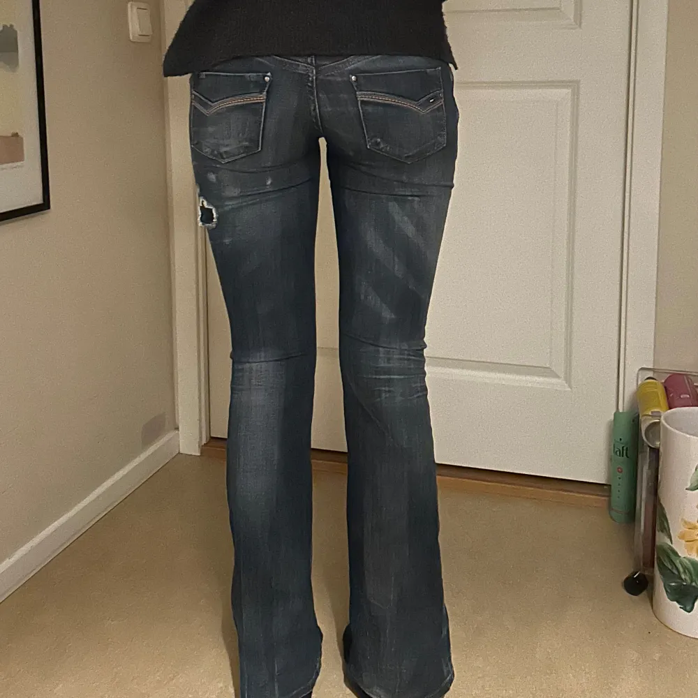 Håliga/slitna jeans Lågmidjade bootcut.. Jeans & Byxor.