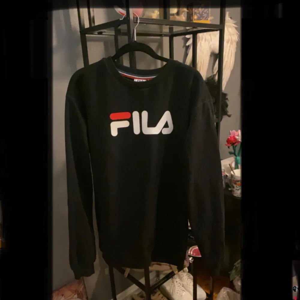 Super cool Fila tjocktröja i storlek L . Tröjor & Koftor.