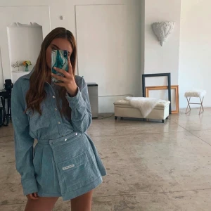 Skjorta med kjol  - Helt set från my mum made it.  Använd 2 gånger!  Stl medium 