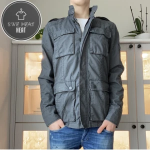 Field jacka  - Tja, säljer nu denna feta field jacka i stl m. Fint skick! Hör av dig vid frågor eller funderingar!