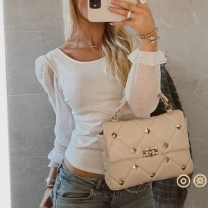 Organza topp - Så fin topp, perfekt till lågmidjade jeans och nu till sommaren ❣️ 10/10 skick