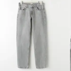 Snygga jeans från ginatricot! Säljer för att dem inte längre passar. Kom privat för mer information!