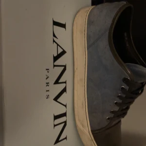 Lanvin storlek 43 - Köpta på Plick för 3 månader sedan så saknar kvitto. Box tillkommer och tvättar skorna vid köp! Kan gå ner i pris vid smidig affär.