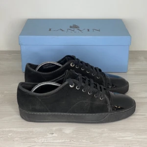 Lanvin 43 - Tjena! Säljer dom här feta skorna skriv gärna om du har några funderingar!😀 43 i storleken 