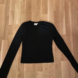 Långärmad tröja - Endast testad. Genomskinlig 