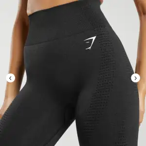 Vital seamless 2.0 tights gymshark. Aldrig använda då de var för små, säljs därför som nya. Originalpris: 549