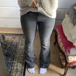Snygga jeans  - Säljer dessa as snygga jeans som inte kommer till någon användning, nästan helt oanvända 💕