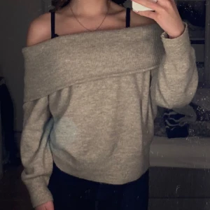 Off shoulder tröja - Beige fin tröja från hm, knappt använd