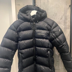 Dunjacka peak performance  - Vinterdunjacka peak performance  Nyskick 1 000:-