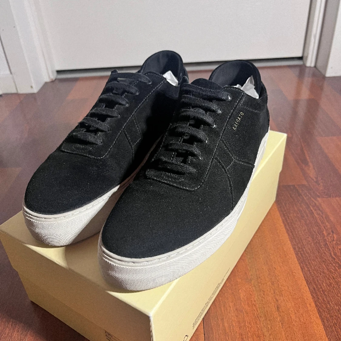 Axel arigato platform suede 45