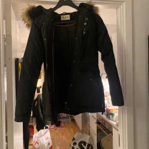 Pälsjacka - En roco barroco jacka använd som ny, använd en vinter med päls 