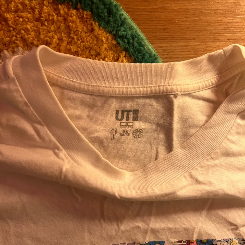 Supersnygg tröja som inte kommer till användning. I storlek S. Från Billie X Uniqlo collab.. T-shirts.