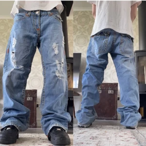 True religion jeans - Köpta har på Plick för 800 har knappt använt dom så säljer vidare dom för är inte riktigt min still 