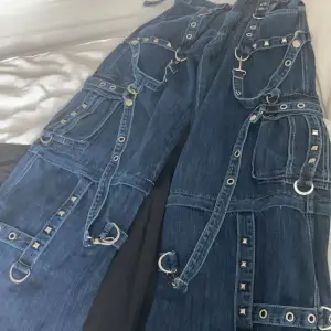 Jeans från Tripp NYC, knappt använda. Köpta för 2000kr, säljer då de inte är min stil. Är stora i storleken, dessa i  XS passar mig som vanligtvis har M. 