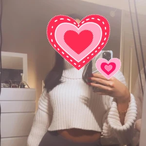 Stickad crop top  - Sparsamt använd 