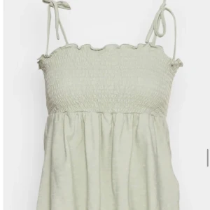 Linne - Ljusgrönt volang linne från vero moda. kom privat för egna bilder. 