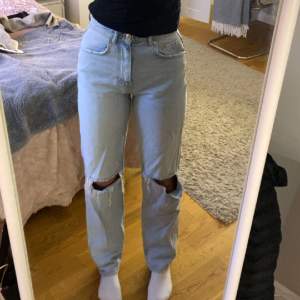 Snygga jeans från Gina Tricot, säljer så jag inte använder dom
