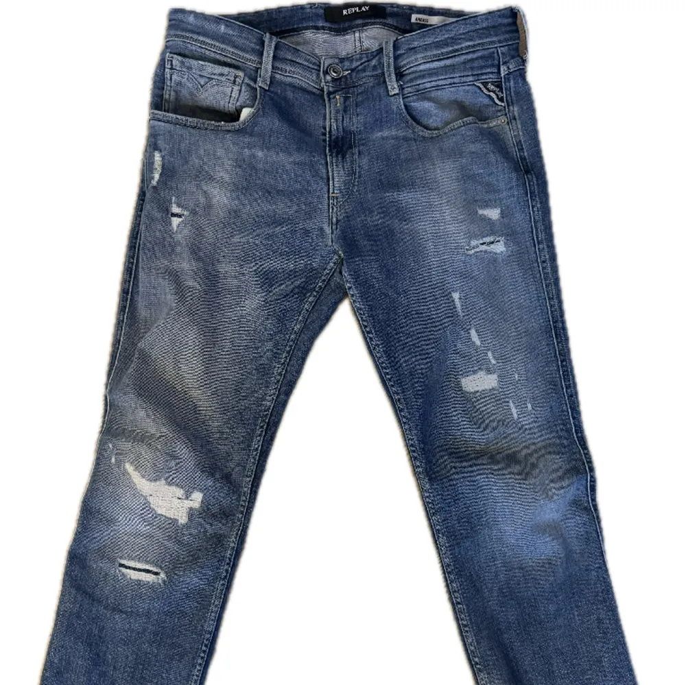 Säljer av en del jeans eftersom jag gått upp i vikt. Passar inte längre mig så säljer vidare för ett schysst pris! Inköpta för några månader sedan. . Jeans & Byxor.
