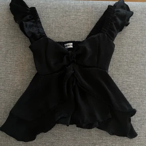 Svart topp - Aldrig använt, skriv till mig för fler bilder❤️