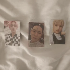 Kpop photocards - Säljer bara!!  Slide 1: 40kr styck + frakt Slide 2: 20kr styck + frakt Slide 3: 10kr styck + frakt (eller alla för 55 plus frakt)  Skriv frågor om du har några!