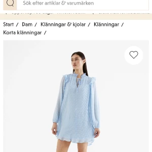 Klänning  - Säljer denna superfina sommarklänning från Lindex som inte kom till användning mer än en gång⭐️💫 ny pris 600kr 🌟