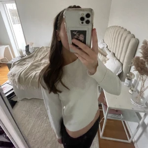 Vit tröja  - Snyggaste tröjan från cos!! Tryck gärna på köp nu🎀