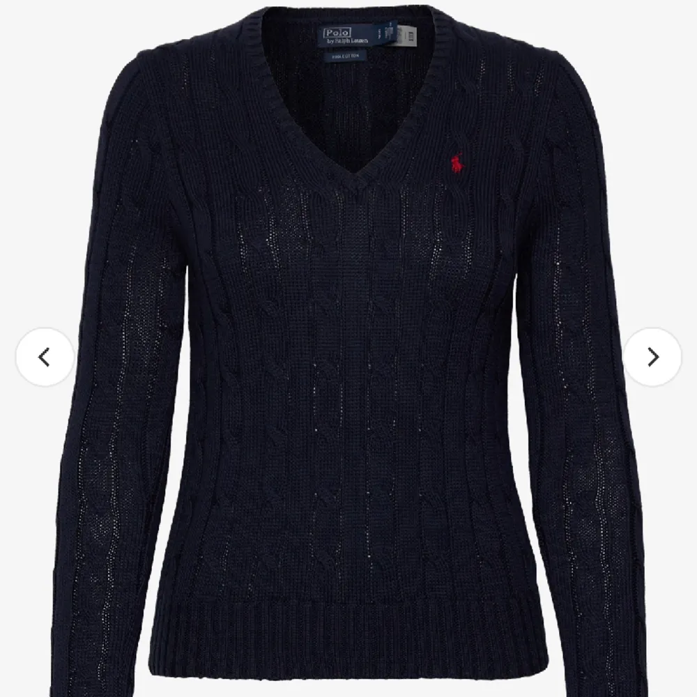 En jätte fin mörk blå Ralph Lauren tröja i storlek xs💙 Säljer då den inte kommer till andvändning💗skulle kunna mötas upp⭐️. Tröjor & Koftor.