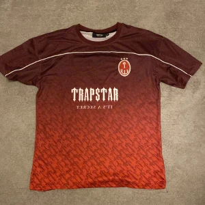 Trapstar t-shirt  - Storlek: S stor i storlek. Bra skick och inte använd.