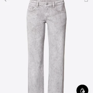 Weekday arrow low straight jeans  - Använda en gång så i perfekt skick, nypris 569kr