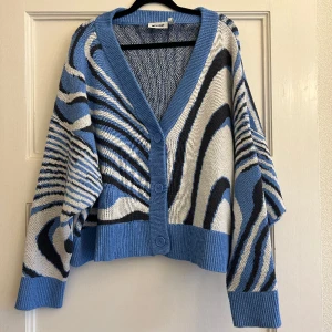 Weekday print cardigan - Heavy knit Oversized  Super cute 💜