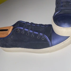 Lanvin captoe - SUPER STEAL 🔥🔥🔥Lanvins captoe uk 6 passar cirka 42 COND 9,5/10    ny pris 4499 kr möts i Stockholm sulor bytta på skomakeri på Östermalm ser ingen skillnad hör av er efter mer frågor eller bilder👍