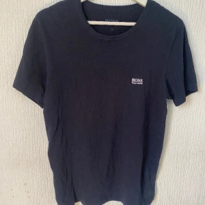Hugo Boss T-shirt  - Fin skick . T-shiiit från Hugo Boss 