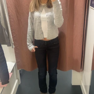 G-star jeans  - Jätte fina jeans som jag haft sen nån gång i november💕jag har sprättat upp dom där nere för att göra dom kanske två cm längre👌köpta för 1275kr på zalando