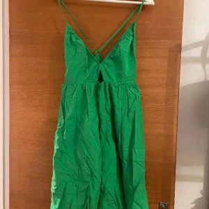 Klänning - Klänning från hm aldrig använd