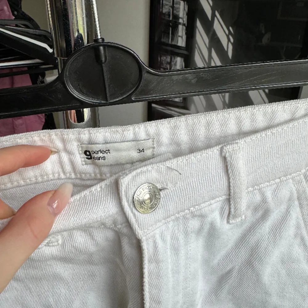 Vita jeans från Gina tricot. Använda två gånger. Lite 