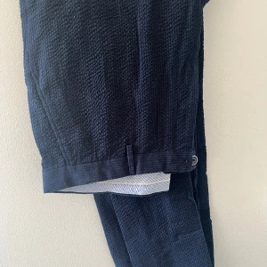 Edificio Total Byxa - Hittade dessa i garderoben och har aldrig använt dem. Snyggt mönster. Köpta på El corte Inglés i Spanien för 50€