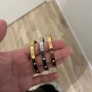 Armband  - säljer dessa jättefina armband, aldrig använt. 70 kr för alla 3 😇