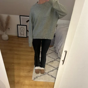 Stickad tröja - Stickad tröja från H&M, använd fåtal gånger 