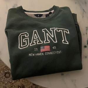 Fin GANT sweatshirt i barnstorlek 14-15 år.  Djurfritt och rökfritt hem  200kr  