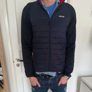 Ruggigt snygg vårjacka - Vår jacka till bra pris  Strl:M Skriv för fler frågor!!✌️😃 