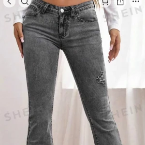 SHEIN jeans  - Säljs pgd av att de inte satt fint på just mig 