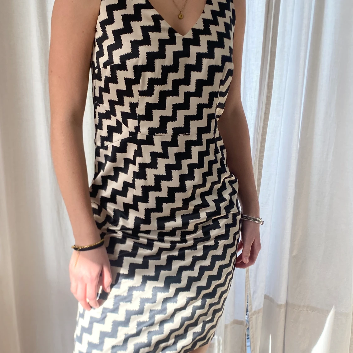 Snygg svart- & champagne-färgad cocktail-klänning från Esprit! - 91