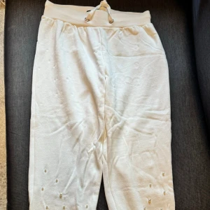 White bottom/ legging with pearls - New without tags, never used, comfortable legging with pearls