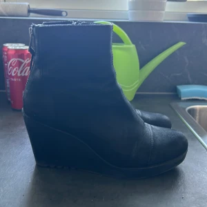 Vagabond klackar - Säljer morsans eleganta klackarskor från Vagabond. Kommer it till användning och är i mycket bra skick, endast smått smutsiga på undersidan av sulan, 10/10