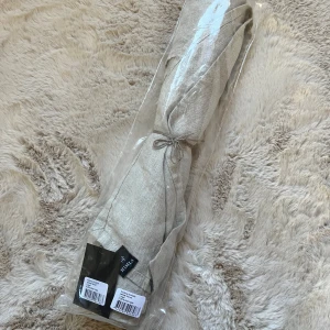 Bordslöpare HIMLA / Duk - Bordslöpare 50x145cm från HIMLA. Ny i förpackning. Beige / sandfärgad. Linneduk. 