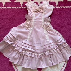 Old school lolita klänning - Klänning från märket Rich Girl Lolita i storlek L som passar XS-M i EU storlek. Använt endast en gång. 