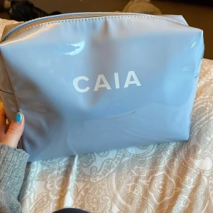 Caia necessär  - Caia necessär knappt använd!!